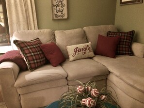 Smart TV, fireplace, Netflix, DVD player - 7 Private Acres Minutes to Asheville NC/ Pet Friendly /5G Wi-Fi (Weaverville)