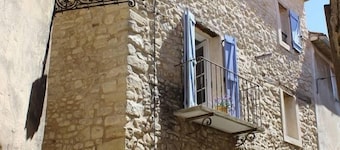 Maison de charme dans village perché Luberon