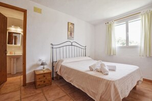 4 makuuhuonetta, silitysrauta/-lauta, Wi-Fi