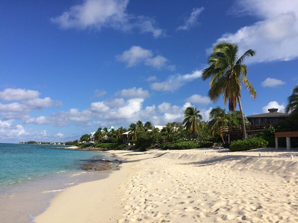 Beach nearby, sun-loungers, beach towels