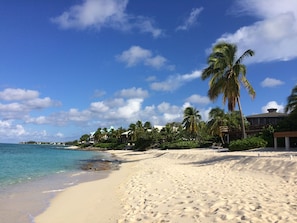 Beach nearby, sun loungers, beach towels