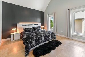 3 habitaciones, escritorio, tabla de planchar con plancha y wifi gratis