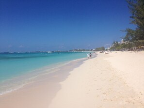 Beach nearby, sun loungers, beach towels