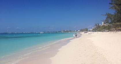 Moderne Wohnung nur wenige Schritte vom Strand entfernt