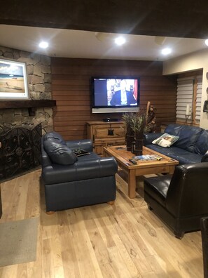 Smart TV, fireplace, video games, DVD player