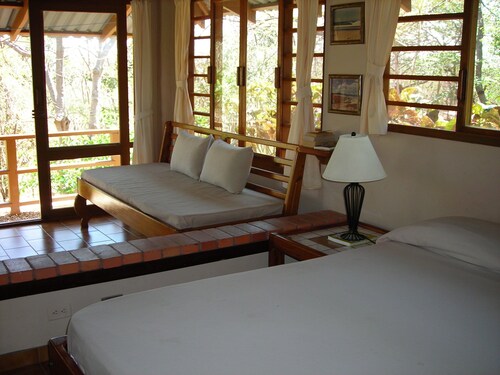 Casita Linda Vista /  Steps To Beach / Peaceful & Private / Fully Equipped