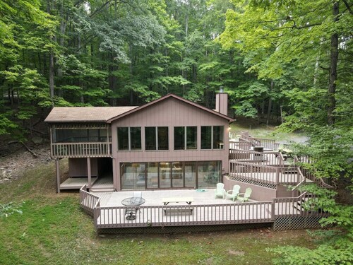 Dogwood Knoll - wifi, pool access, fireplace, grill, hiking, king bed