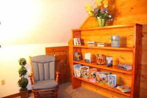 Interior - Yes, There Are Mini Donkeys! Peaceful Mountain Cabin Retreat (Clyde)