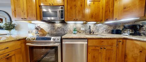 Refrigerador, microondas, horno y parrilla de estufa