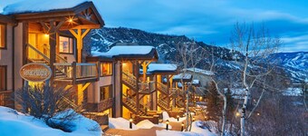 Terracehouse - Steps to Slopes - Hot Tub/Pool - ASE Transportation
