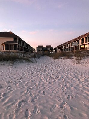 Exterior - Townhouse On The Beach! Not A High Rise! Quiet Family complex!  Great location  (Gulf Shores)