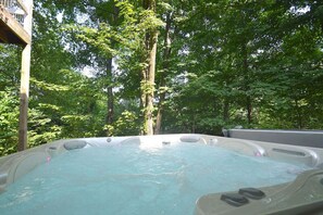 Tina de hidromasaje al aire libre