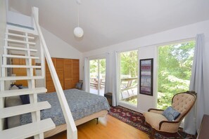 5 bedrooms, desk, free WiFi, bed sheets