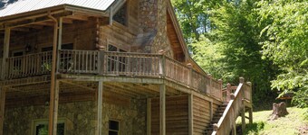 Bearadise Cabin on 300+ ft of Brasstown Creek: Near John C. Campbell Folk School