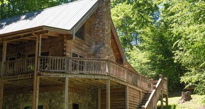 Bearadise-mökki lähellä John C Campbell Folk Schoolia