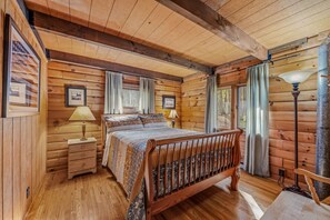 3 bedrooms, desk, iron/ironing board, free WiFi - The Outlook - fireplace, view, pets, wifi, fire pit, foosball, deck (Berkeley Springs)