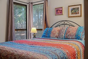 3 bedrooms, desk, iron/ironing board, free WiFi