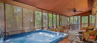 Fox Hollow - hot tub, pet friendly, wifi, golf, pool access, fireplace, grill