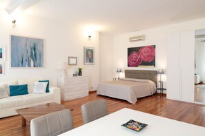 1 Schlafzimmer, Schreibtisch, Bügeleisen/Bügelbrett, kostenloses WLAN