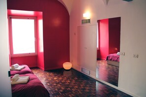 1 chambre, bureau, fer et planche à repasser, Wi-Fi gratuit