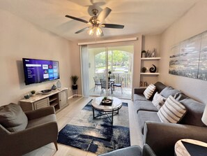 Smart TV, ping pong, stereo - 14-105 Ground floor, HEATED POOL, lighted tennis court, gym, close to Disney (kissimmee)