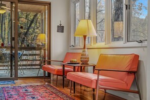 TV, fireplace, DVD player, books