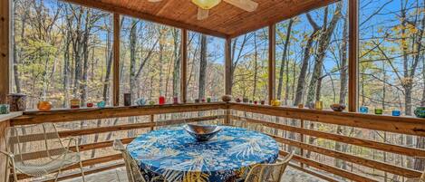 屋外ダイニングエリア