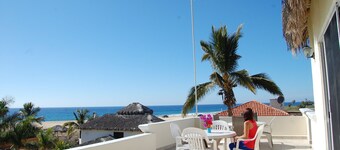 Pescadero Palace 3BR Guest House w/ Pool, Jacuzzi, and in front of Surf!