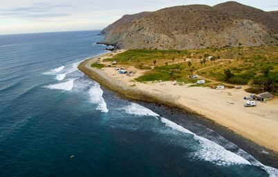 Pescadero Palace 3BR Guest House w/ Pool, Jacuzzi, and in front of Surf!