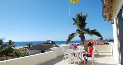 Pescadero Palace 2BR Guest House con piscina, jacuzzi, frente al surf!