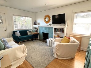 スマートテレビ、暖炉、書庫、ミュージックライブラリ