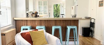 ミッドタウンのチャーミングなビーチバンガロー++