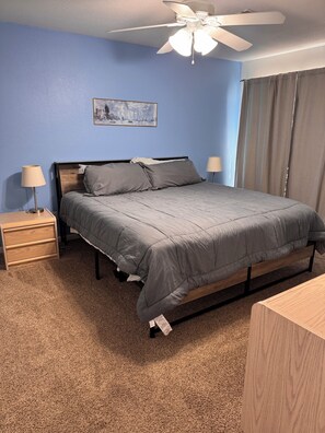 2 habitaciones, tabla de planchar con plancha, wifi y ropa de cama 