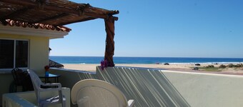 Pescadero Palace 5BR Guest House with Pool, Jacuzzi, Infront of Surf!