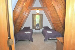 2 soverom, skrivebord, wi-fi (inkludert) og sengetøy