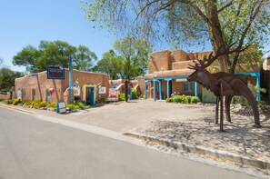Exterior - Spacious, Sunlit Adobe Casita #6 / B&B in the Heart of Historic Taos! (Taos)