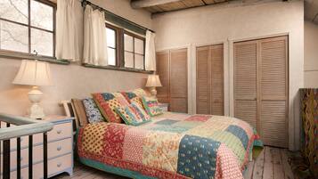 2 bedrooms, desk, iron/ironing board, travel cot