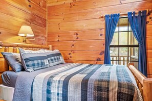 2 makuuhuonetta, työpöytä, ilmainen Wi-Fi, vuodevaatteet