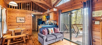 Sleepy Creek - hot tub, pets, grill, fire pit, wifi, screen porch, creekside