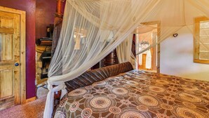 1 habitación, camas con efecto memoria y tabla de planchar con plancha 