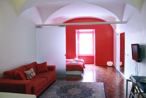 3 عدّة غرف نوم ومكواة/لوح كي وواي فاي وملاءات أسرّة