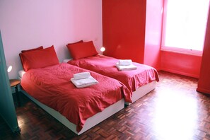 3 عدّة غرف نوم ومكواة/لوح كي وواي فاي وملاءات أسرّة