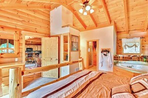 4 bedrooms, iron/ironing board, WiFi, bed sheets - Tatonka Lodge: 2 master suites on a bison ranch (Clyde)