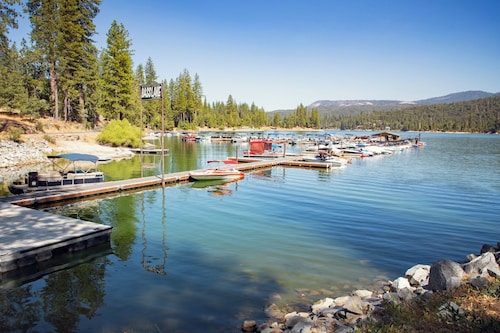 Yosemite Creekside Cottage   Oakhurst - Bass Lake   Pets OK SPECIALS