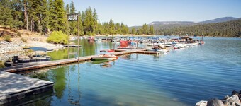 Yosemite Creekside Cottage   Oakhurst - Bass Lake   Pets OK SPECIALS