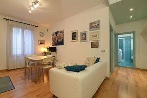 TV - Lovely apartment in Piazza delle Erbe, 2 bedrooms in the heart of Padova (Padova)