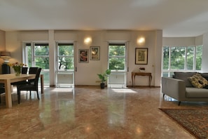 Interior - Spacious Elegant Family-sized apartment - 3 bedrooms 2 bathrooms, Padova center (Padova)