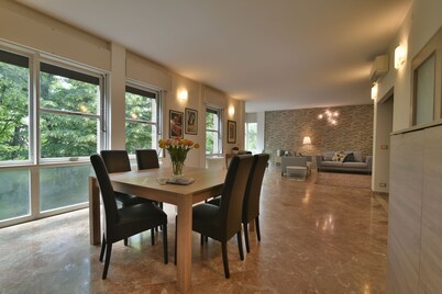 Spacious Elegant Family-sized apartment - 3 bedrooms  2 bathrooms, Padova center