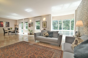 TV - Spacious Elegant Family-sized apartment - 3 bedrooms 2 bathrooms, Padova center (Padova)