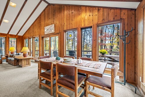 Haven Home - deck, grill, wifi, pool access, hiking, wood stove, games